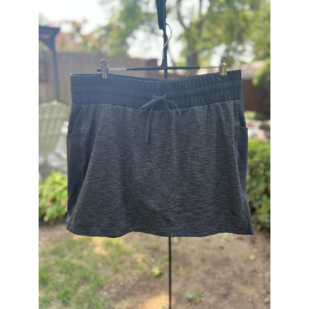 Athleta Excursion Hybrid Skort Grey/Black Medium